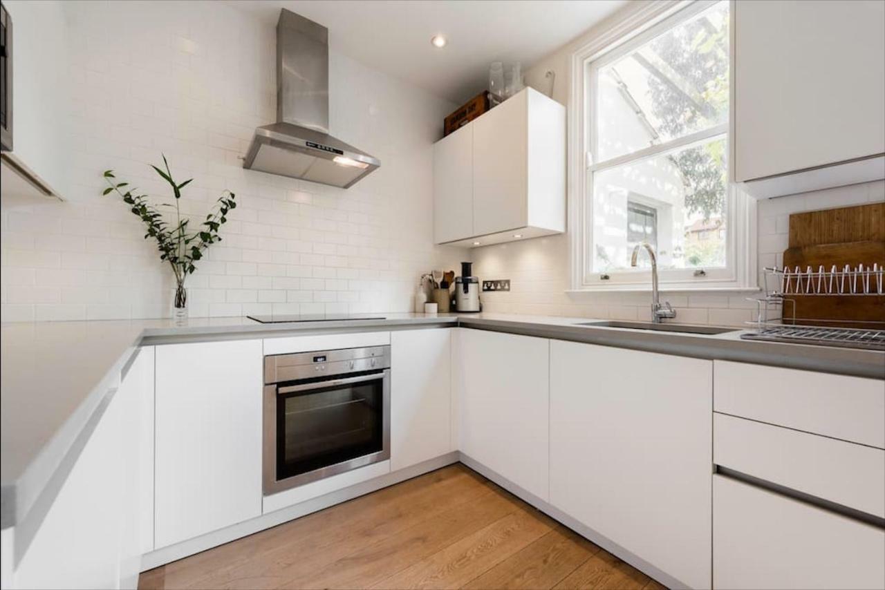 Hébergement de vacances Gorgeous, 4 Bed Victorian House In Dollis Hill Londres