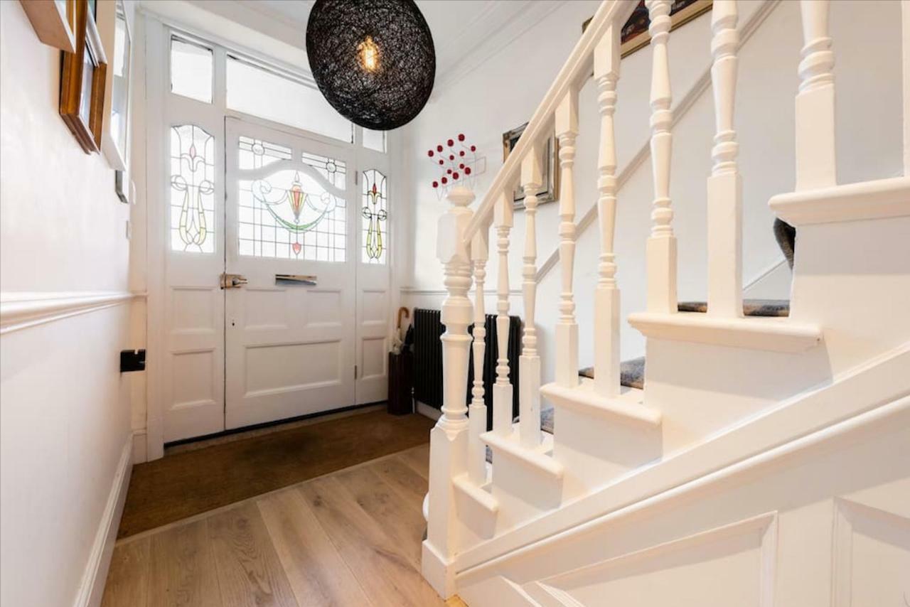 Hébergement de vacances Gorgeous, 4 Bed Victorian House In Dollis Hill *
