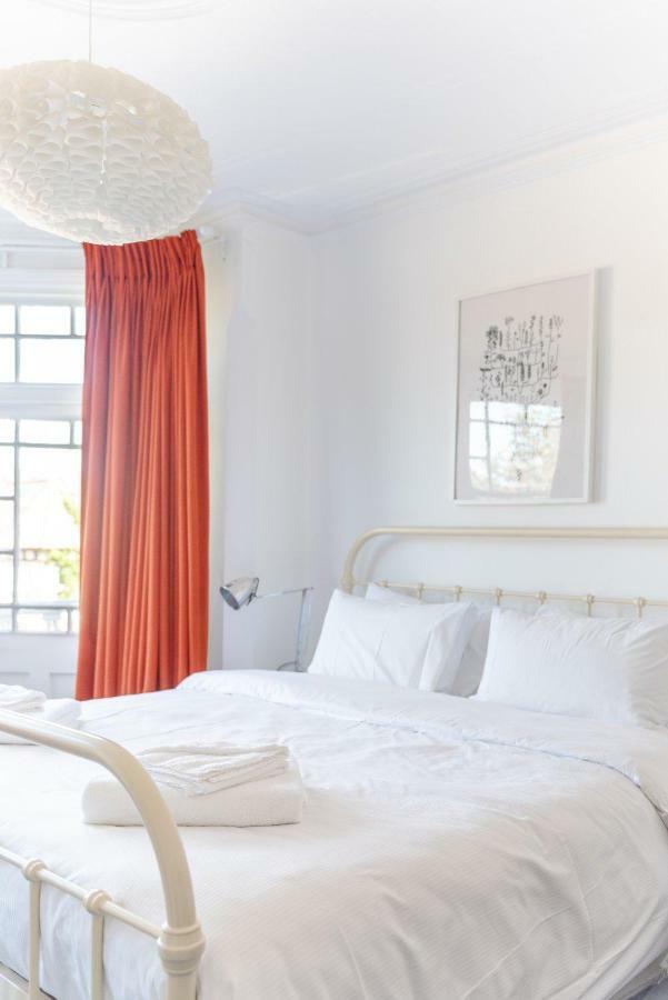 Hébergement de vacances Gorgeous, 4 Bed Victorian House In Dollis Hill Londres